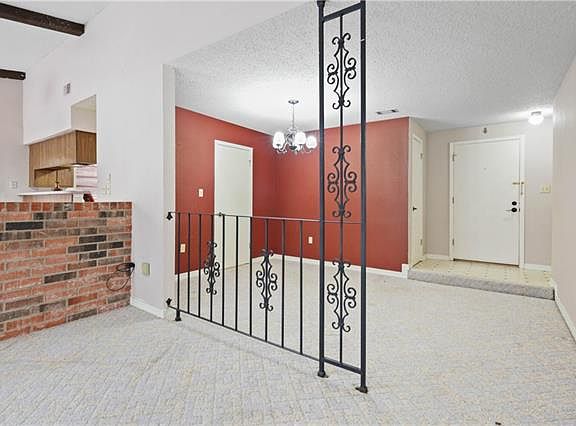 4th image of 117 S Queens Dr