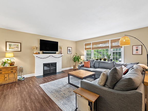 4th image of 5208 Lindsay St