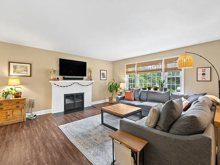 5208 Lindsay St — Photo 4