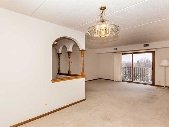 3rd image of 6400 W Belle Plaine Ave APT 402