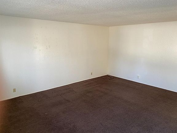 3rd image of 1621 Truckee Way