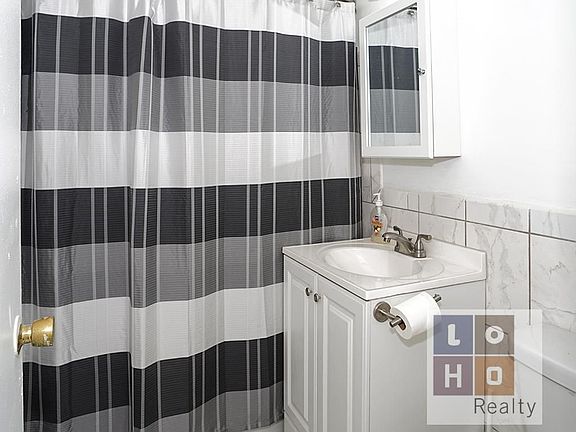 3rd image of 383 Grand St APT M202