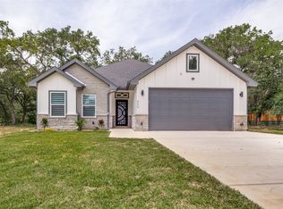230 Rhoades St, Azle, TX 76020