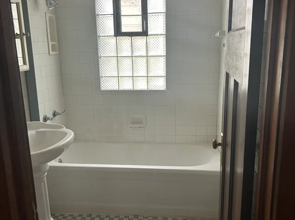 3131 N Bartlett Ave #4, Milwaukee, WI 53211