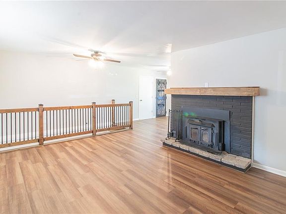 2nd image of 1608 Lee Ln