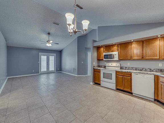 3rd image of 1852 Mackenzie Ct N