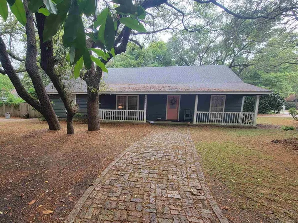 2811 Whisper Oaks Dr, Gulf Breeze, FL 32563