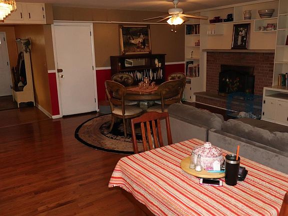 3rd image of 101 E Roger Dr