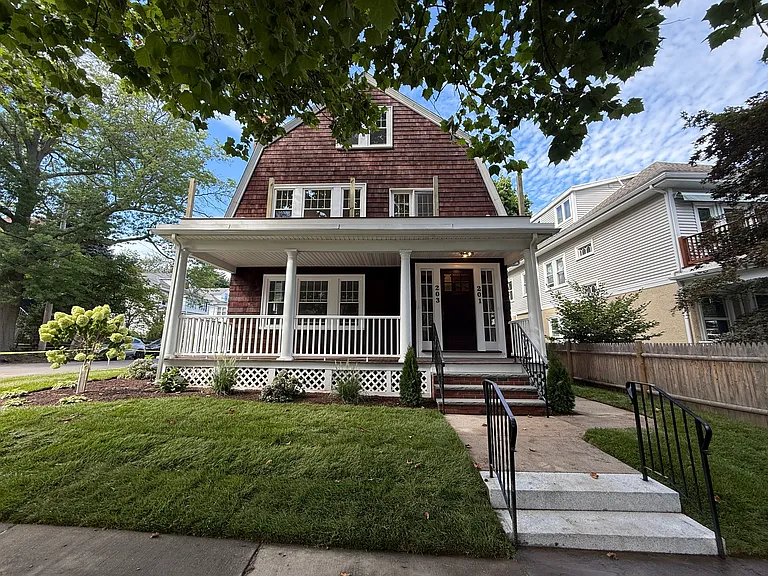 201 Maplewood St #1 — Photo 1
