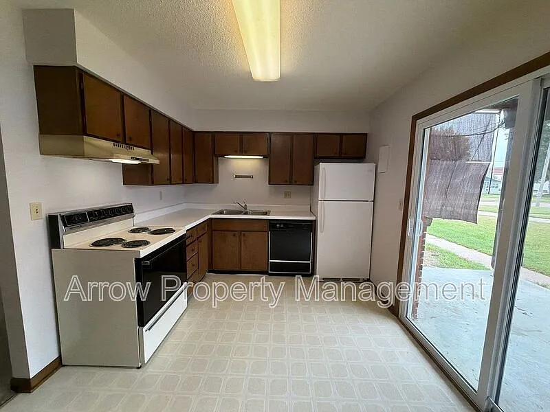 2 bed, 1.0 bath, $575 — Photo 4
