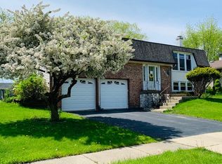 1575 Texas St, Elk Grove Village, IL 60007