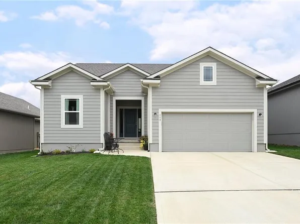 117 N Carriage Meadows Trl, Peculiar, MO 64078