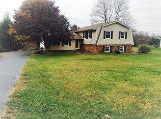 12 Sid Taylor Rd, Lafayette, NJ 07848