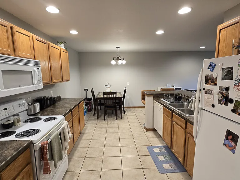530 Cottonwood Dr #1 — Photo 4