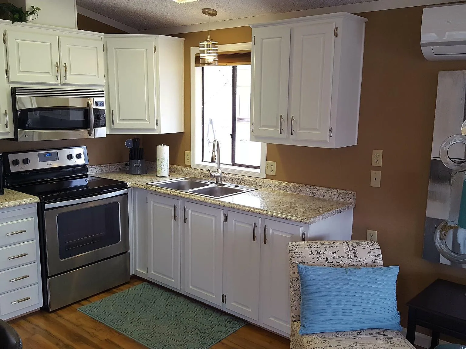 1 bed, 375 sqft, $1,300 — Photo 3