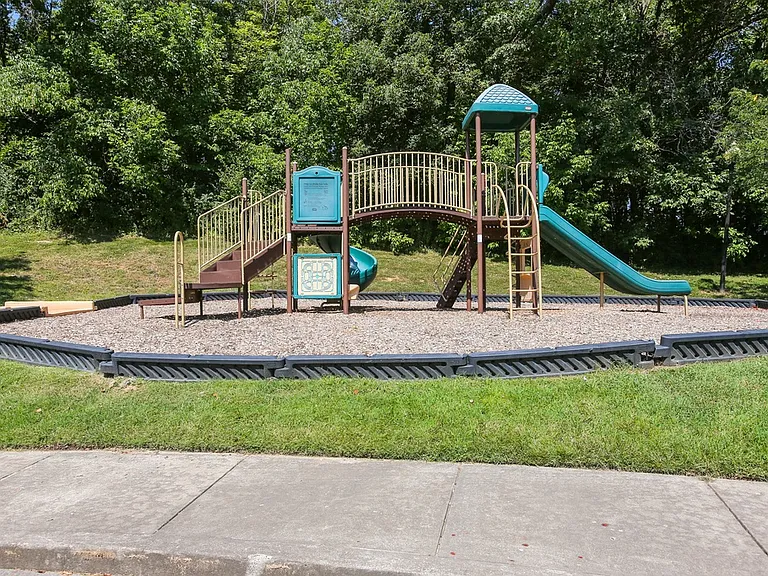 Orchard Hills Apartments — Photo 4