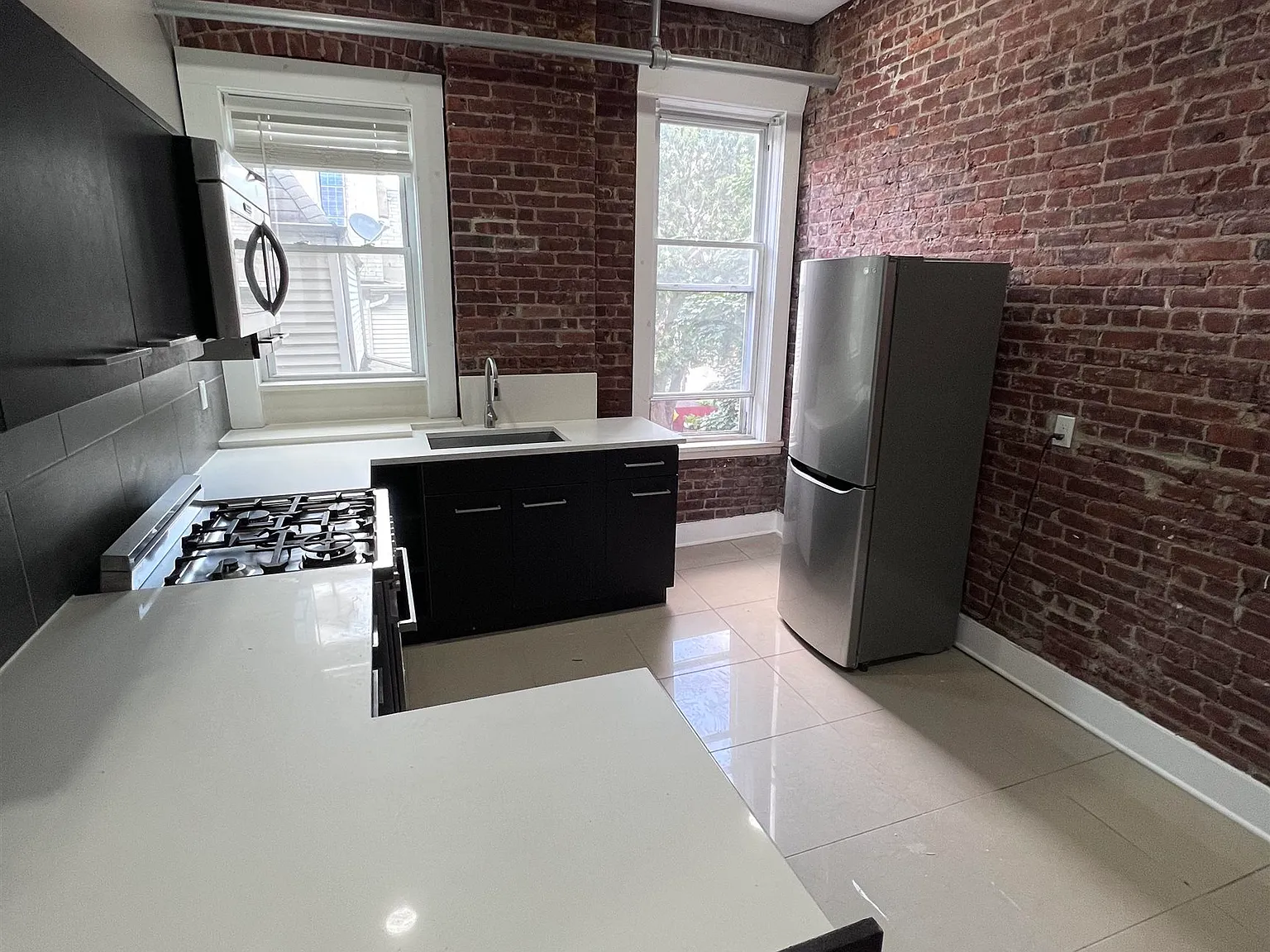1 bed, 1.0 bath, $2,100 — Photo 2