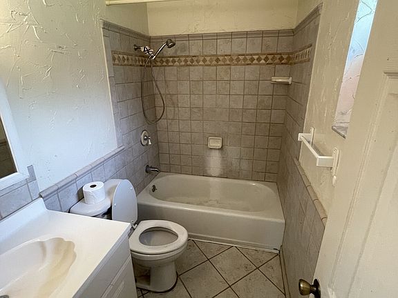 3rd image of 280 Cherry Laurel Ln