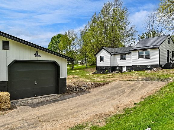 3rd image of 1295 Lark Dr