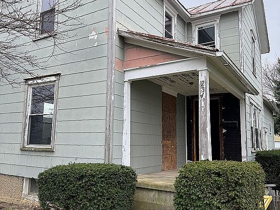 4th image of 234 Joanna St