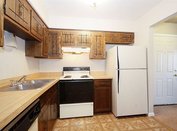 5th image of 17975 Amherst Ct APT 102