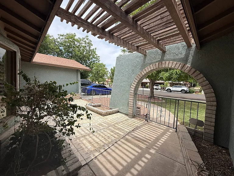 1120 S Hereford Ave — Photo 5