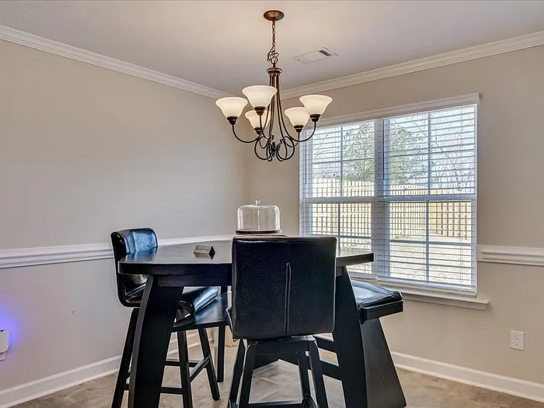 934 Mulford Loop — Photo 8