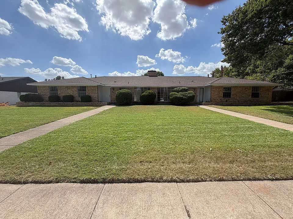 2717 Forest Grove Dr