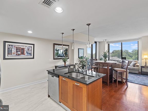 3rd image of 2451 Midtown Ave APT 614