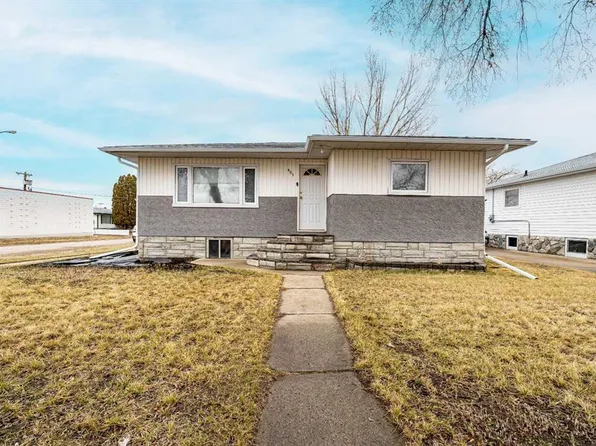 401 S Broadway Ave E, Redcliff, AB T0J 2P0