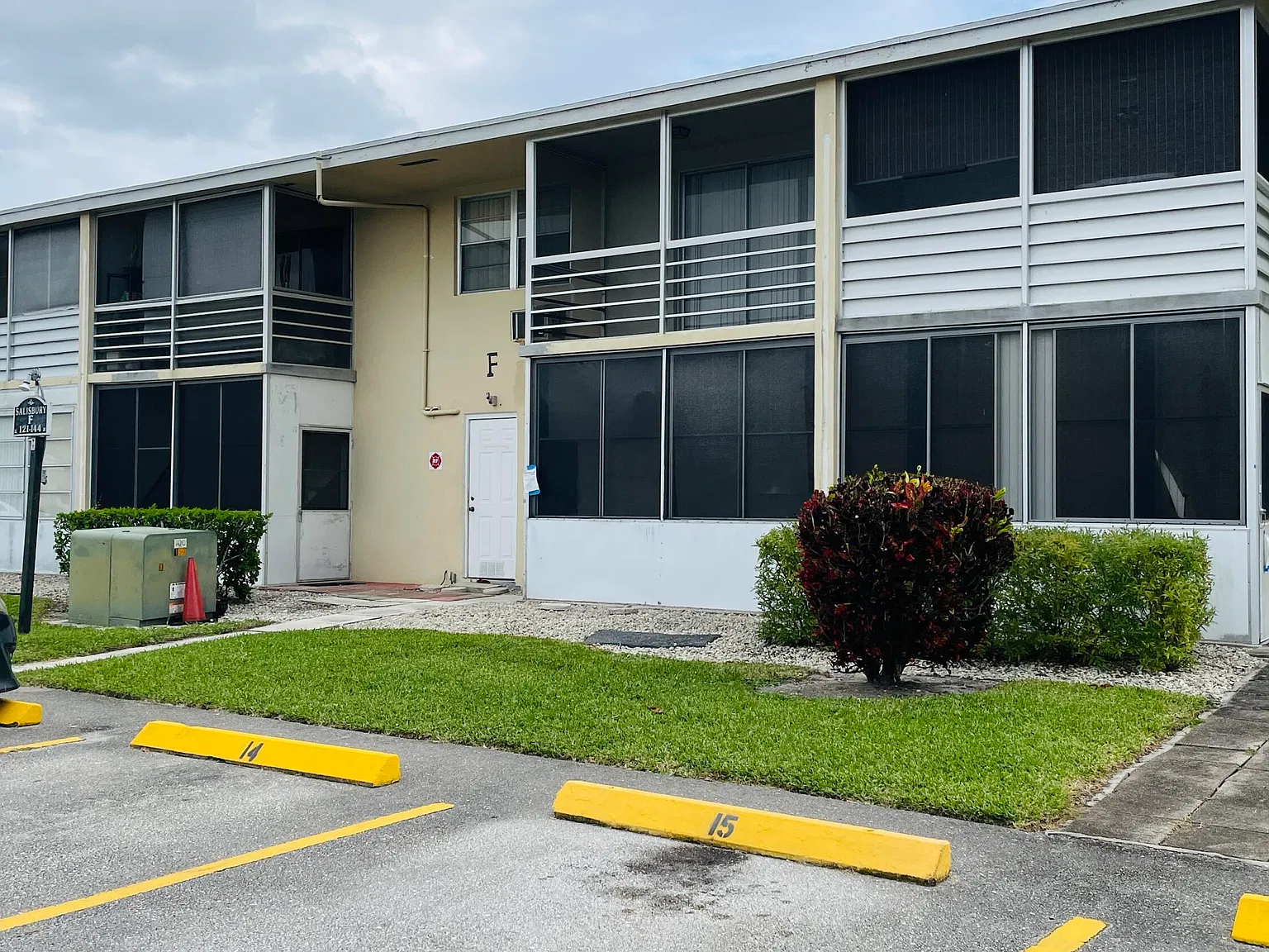 2 bed, 1.0 bath, 798 sqft, $1,400 — Photo 2