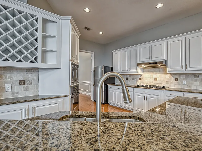 6533 Riveredge Dr — Photo 14