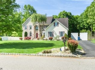 13 Jennies Ln, Hackettstown, NJ 07840