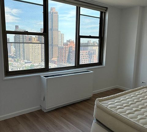 4th image of 301 E 79th St APT 25E