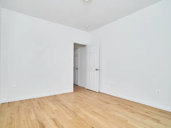 1069 Grant Avenue image 11 of 56