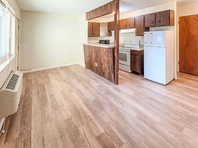 1001 Flanders Ln #102 — Photo 3