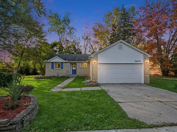 30133 W Ten Mile Rd, Farmington Hills, MI 48336