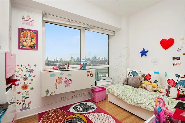 Sold by Real Direct | media 18