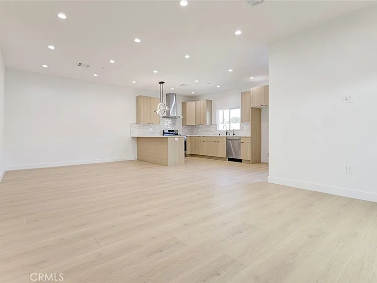 2242 N Keystone St — Photo 15