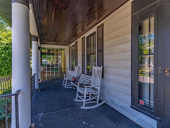 5th image of 905 E Blackford Ave