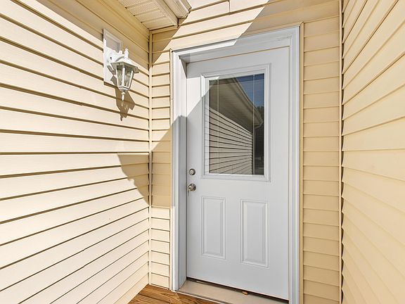 2nd image of 113 S Columbus St