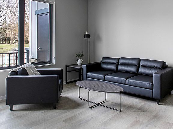 third-bloomington-gallery-apt-16