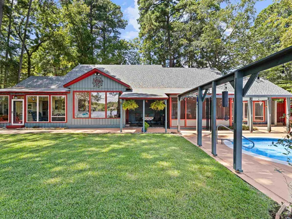 2022 W Lake Dr, Gladewater, TX 75647