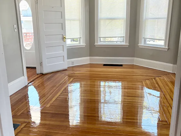 67 Pine St #1A, Swampscott, MA 01907