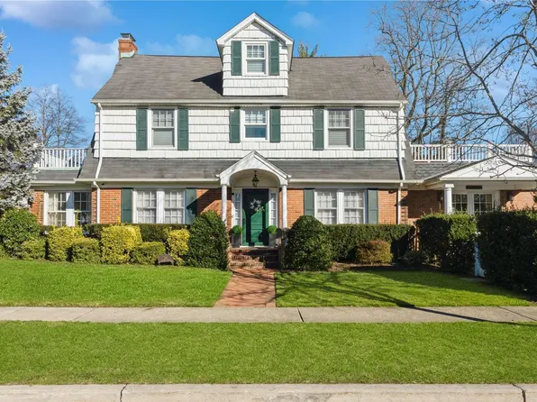 29 Tremont Street, Garden City, NY 11530