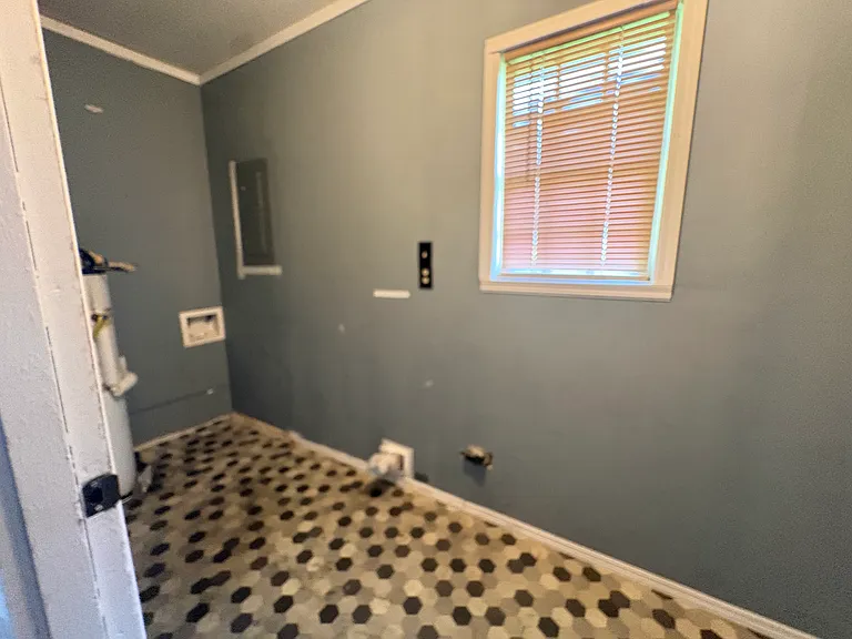 2736 Lawndale Dr — Photo 11