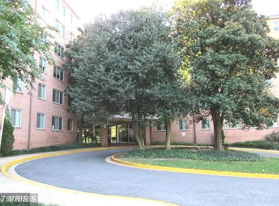 4th image of 3000 Spout Run Pkwy APT D303