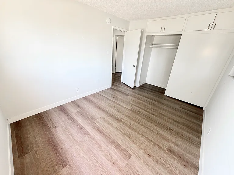 585 W Sierra Madre Blvd — Photo 32