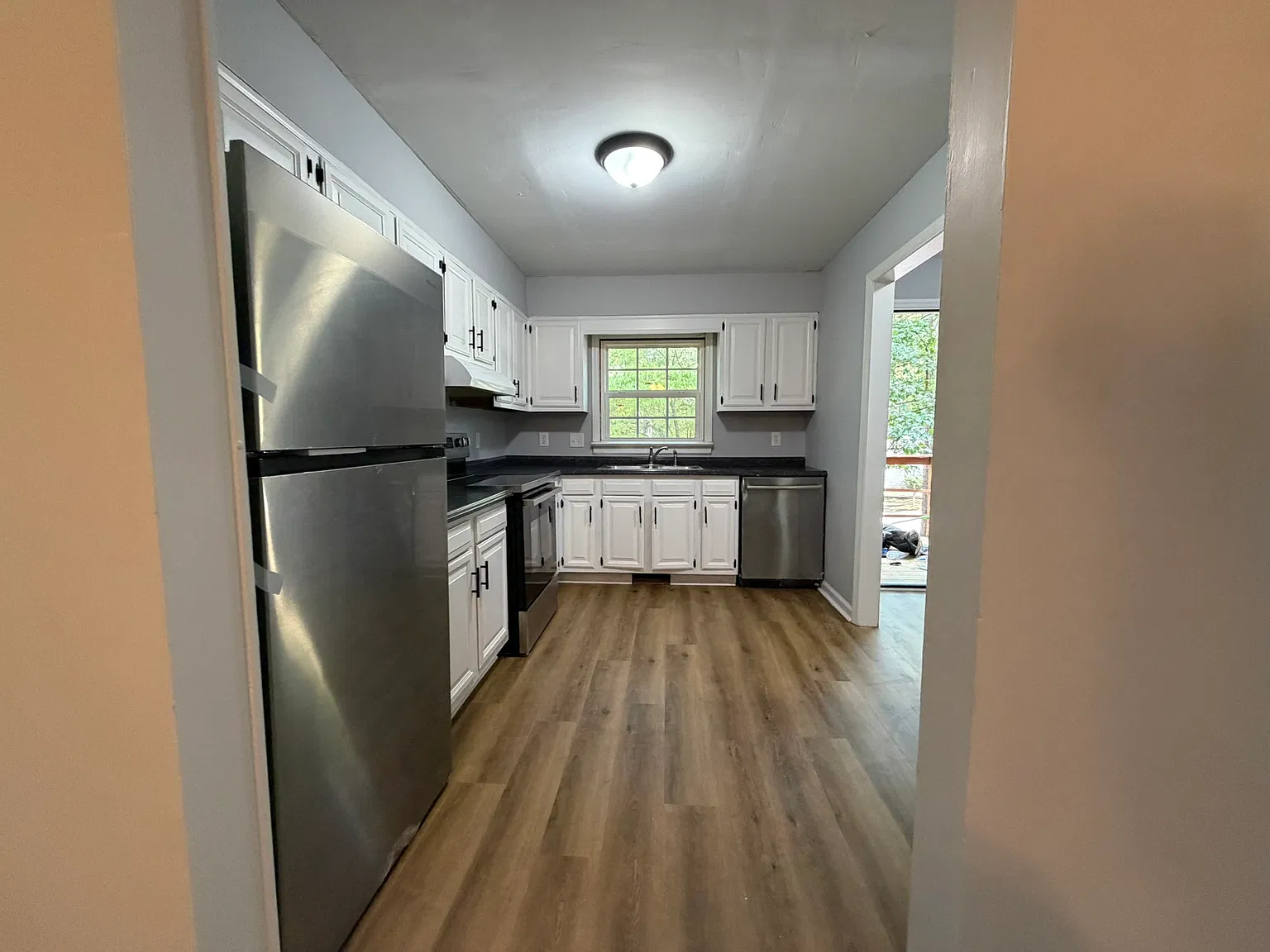 4013 Arckelton Dr — Photo 2