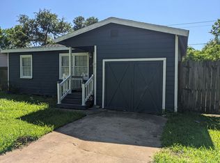 149 Huisache St, Lake Jackson, TX 77566